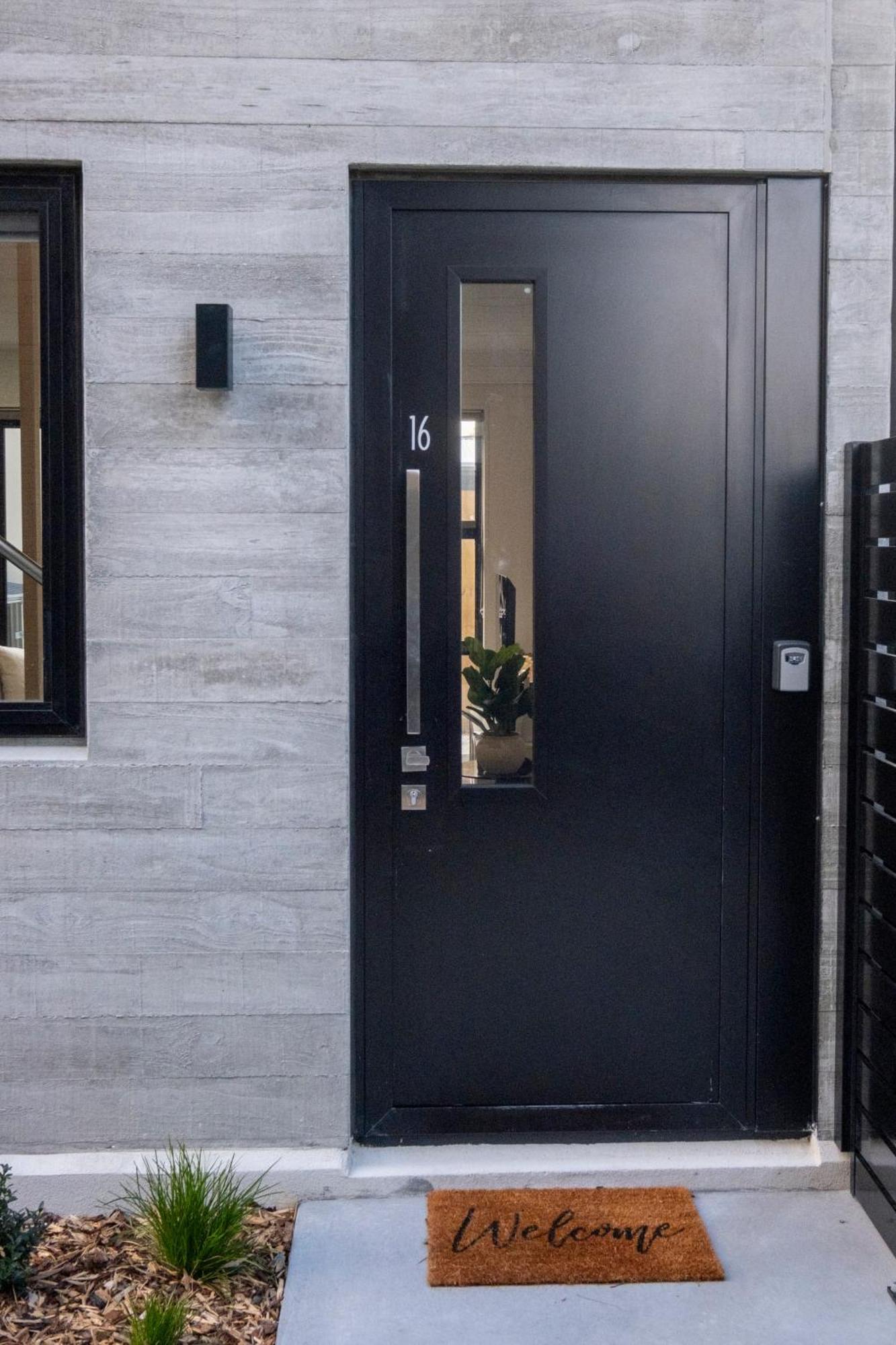 Luxury 2 Bed Townhome In Cbd Christchurch Exterior photo